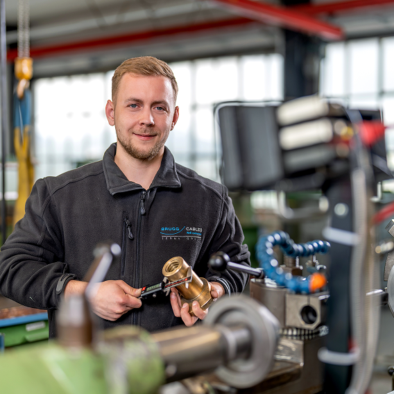 Brugg Cables technician portrait in an industrial facility
