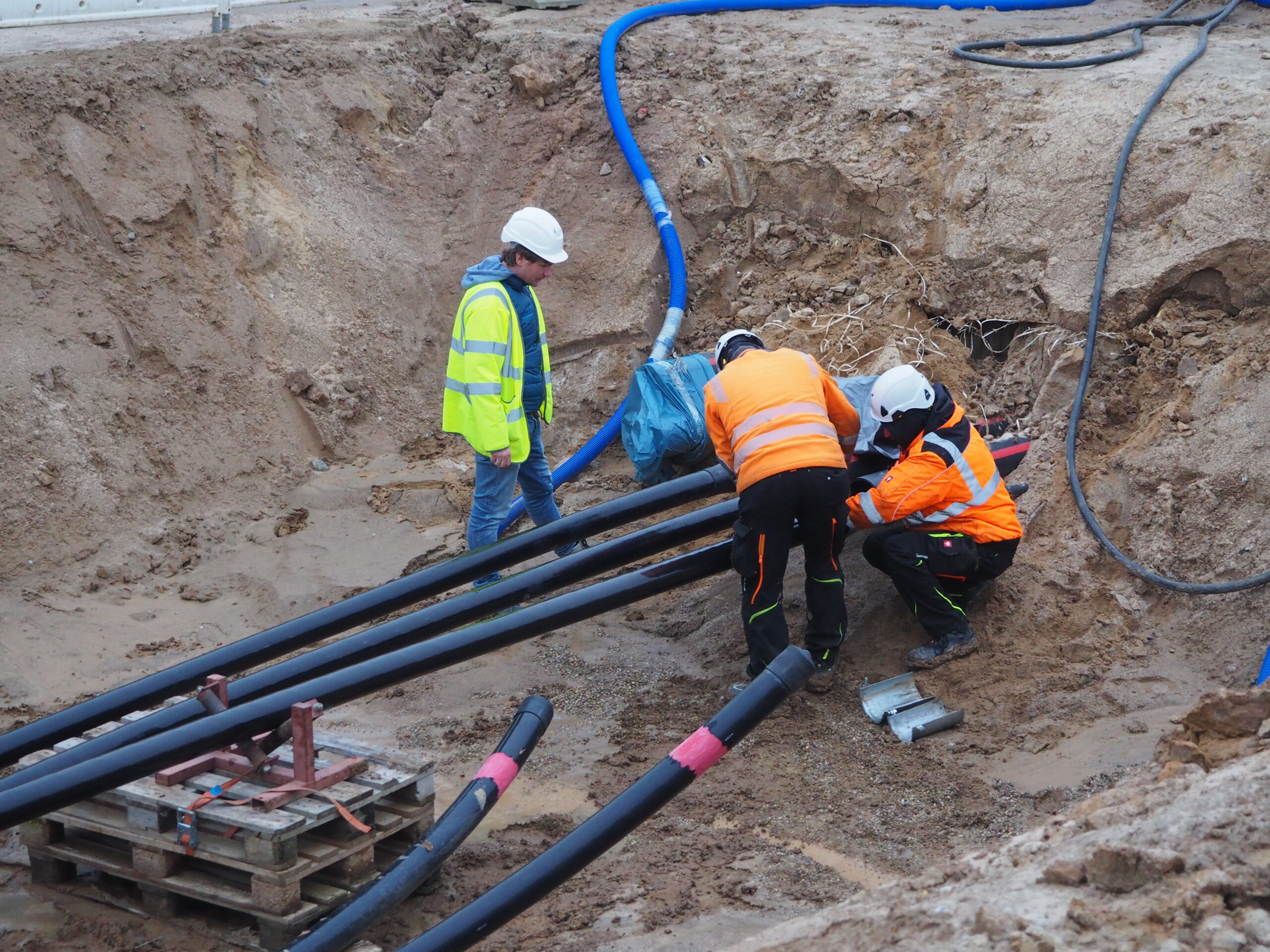 Emergency Response Solutions for cable systems 2 Brugg Cables technicians installing underground power cables during emergency fault repair on excavation site